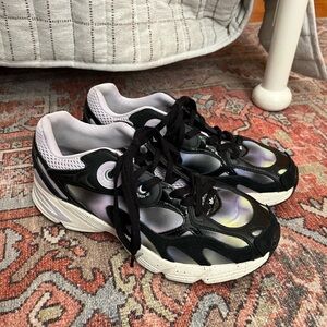 Adidas Astir Women's 7.5 Sneakers